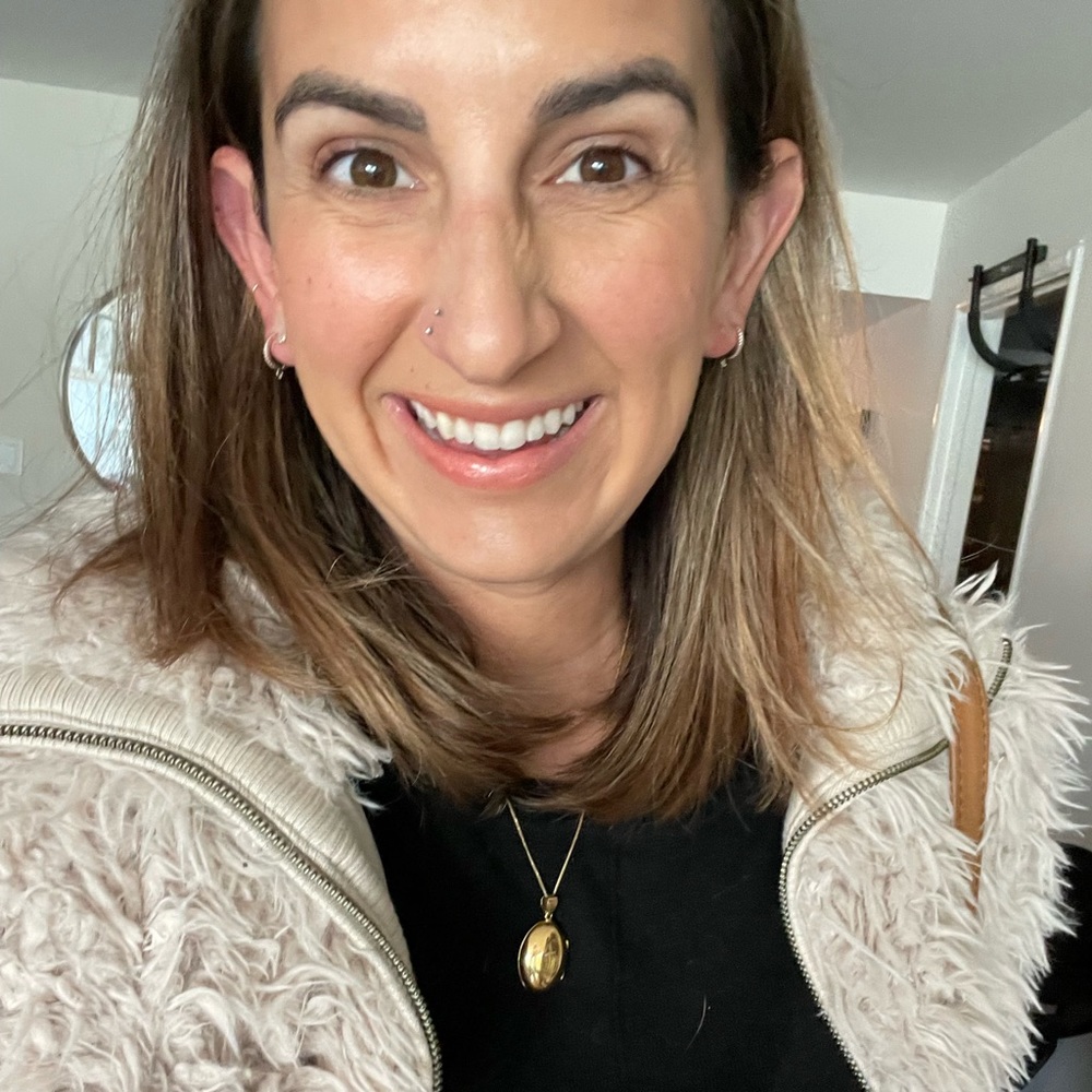 Meet your Posher, Cassandra